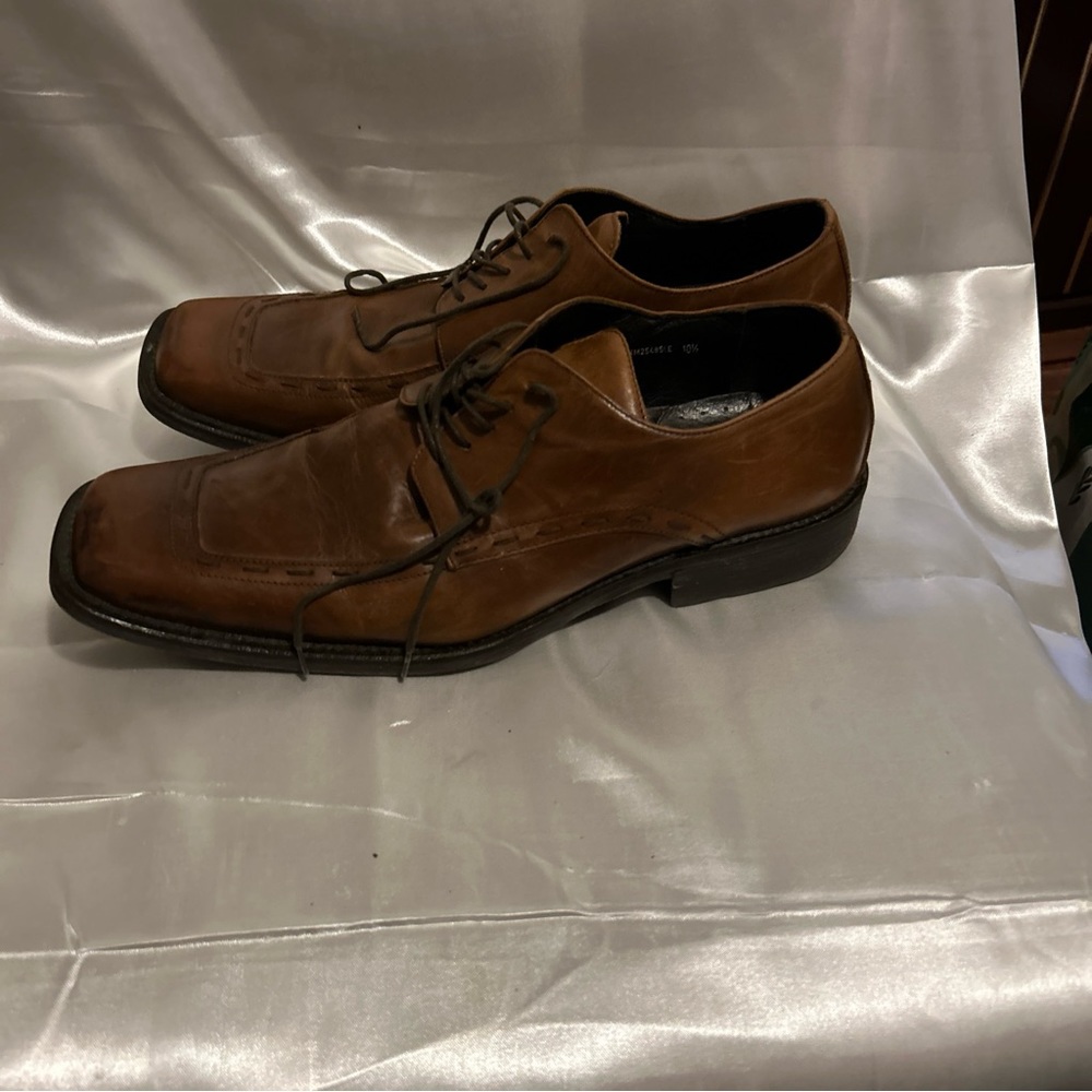 Shoes - Picture 3 of 8